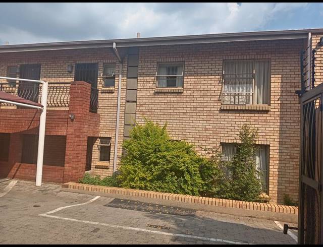 2 BEDROOM APARTMENT FOR SALE IN PRIMROSE HILL